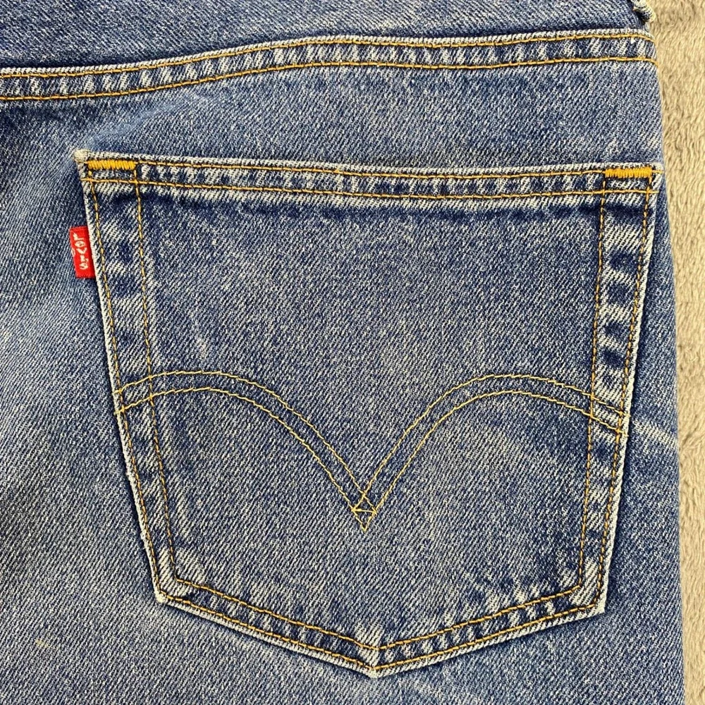 VTG Levis 505 Jeans Mens W42L30 Blue Regular Fit Straight Leg Medium Wash Y2K